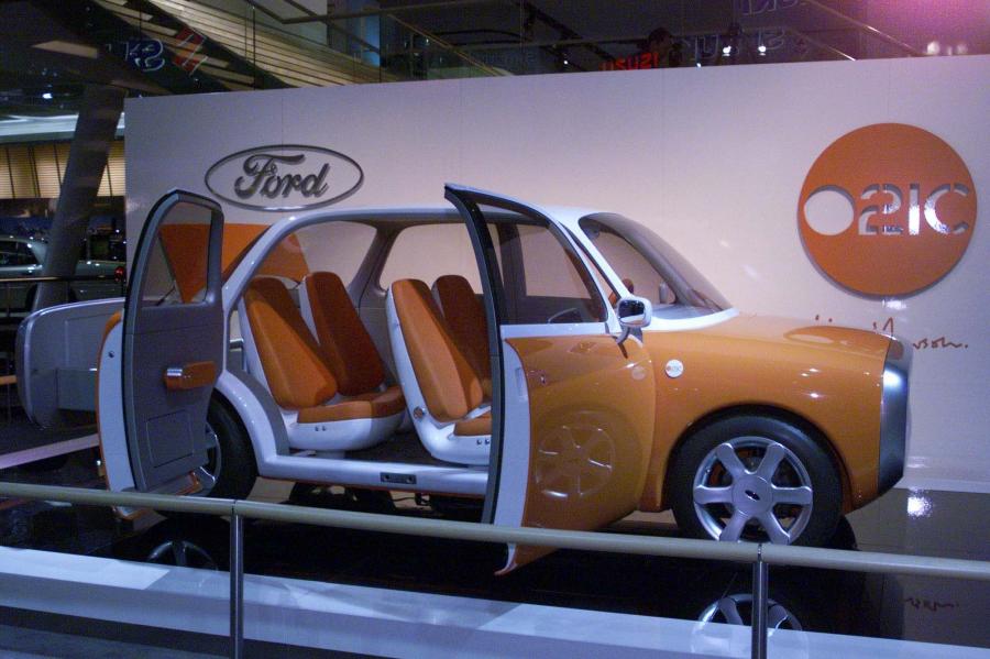  Ford 021C Concept 1999 года  (фото 8 из 25)